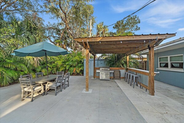 Outdoor dining