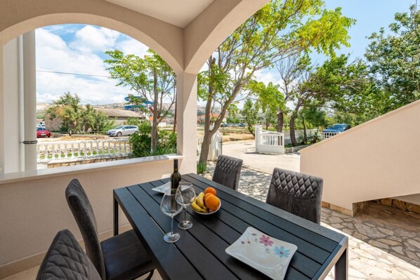 Outdoor dining