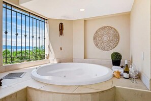 PRIVATE SPA ON TERRACE
