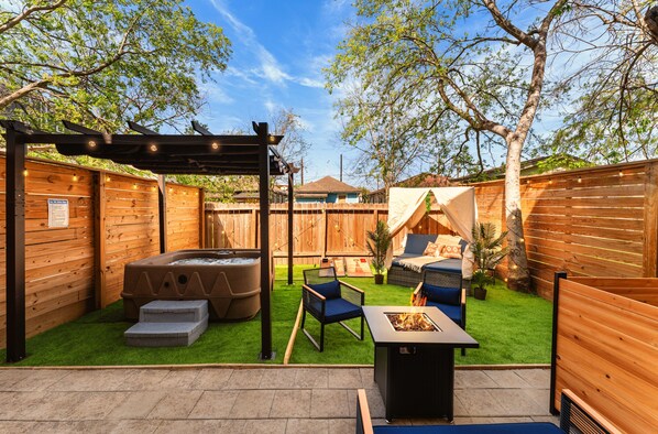 Outdoor spa tub