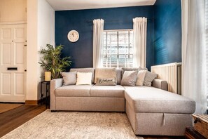 Comfortable sofa to enjoy watching TV together.