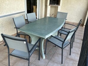 屋外ダイニングエリア