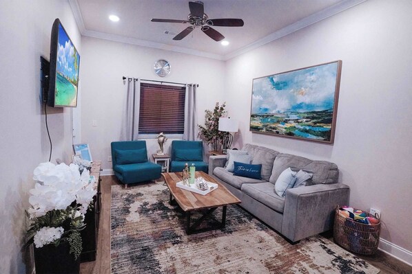 Fully furnished and cozy!