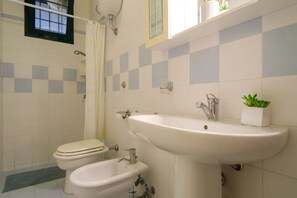 Autumn, Bathroom, Spring, Summer
