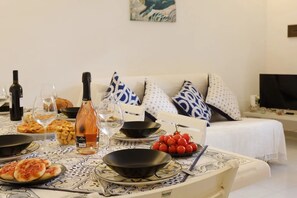 Autumn, Kitchen, Living Room, Spring, Summer