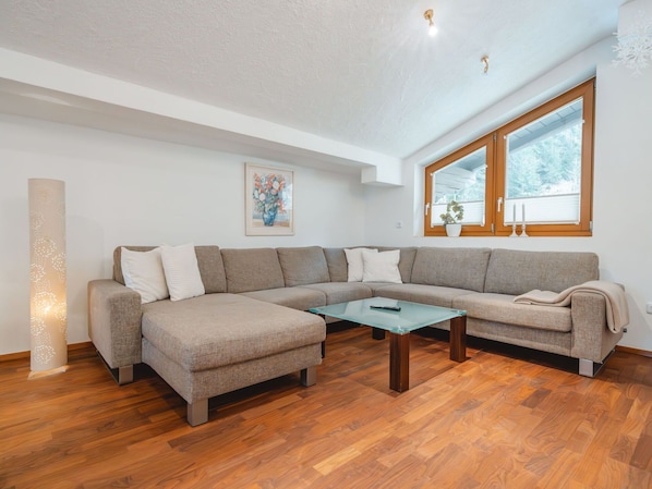 Meubles, Canapé, Sol, Design Intérieur, Bois, Sol, Salon, Domicile, Pièce, Éclairage