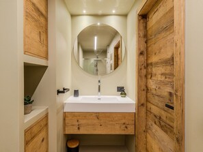 Bathroom Sink, Flooring, Wall, Plumbing Fixture, Wood, Floor, Interior Design, Sink, Mirror, Bathroom