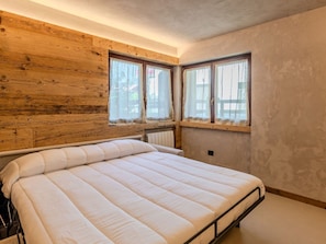 Interior Design, Wood, Ceiling, Bedroom, Bed, Flooring, Floor, Room, Bed Sheet, Furniture