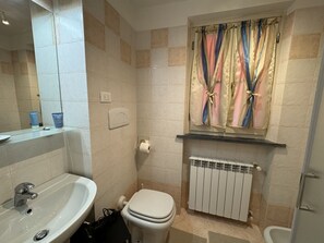 Flooring, Fussboden, Armatur, Badezimmer, Bad Sink, Interior Design, Sinken, Zapfhahn, Installation, Zimmer