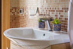 Autumn, Bathroom, Spring, Summer