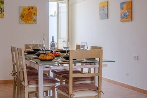 Autumn, Kitchen, Living Room, Spring, Summer