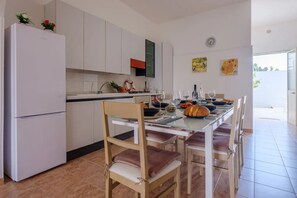 Autumn, Kitchen, Living Room, Spring, Summer