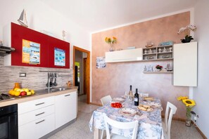 Autumn, Kitchen, Spring, Summer