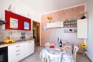Autumn, Kitchen, Spring, Summer