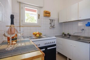 Autumn, Kitchen, Spring, Summer