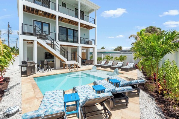 🌺 Villa Sorrento – 5BR/5BA Luxury Escape · Walk to Beach + Times Square