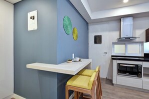 Bar serving as dining table