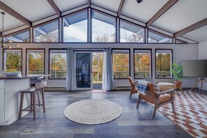 "We had a wonderful get-away at this house. It's so lovely, warm, and clean."