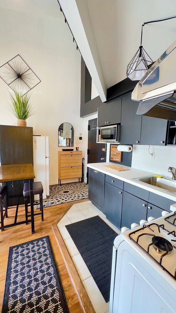 Foyer/Kitchen