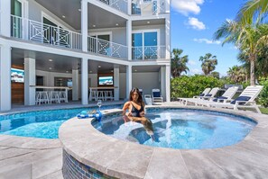 Heated pool, hot tub, & sun loungers