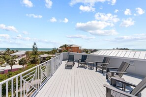 Rooftop sundeck w/ clear ocean views