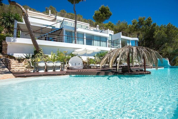 Roca Ibiza Un refugio VIP donde el lujo se encuentra con la exclusividad  La villa más exclusiva de Ibiza - 1