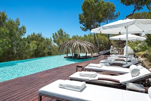 Roca Ibiza Un refugio VIP donde el lujo se encuentra con la exclusividad  La villa más exclusiva de Ibiza - 3