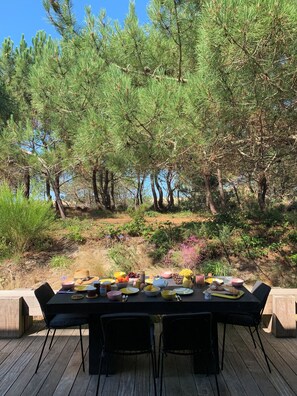 Outdoor dining
