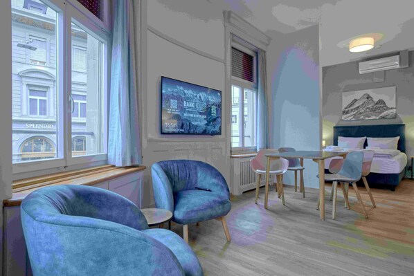 Living room / double bed / dining area / kitchen