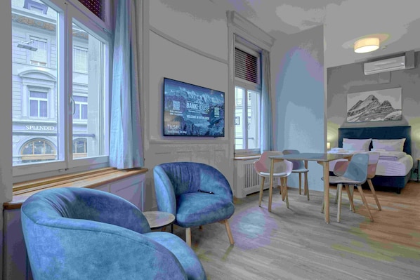 Living room / double bed / dining area / kitchen