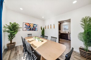 Gather around and enjoy a meal at our spacious dining table, which comfortably seats up to 8 guests. Whether it’s a family dinner, a game night, or a place to plan your day’s adventures, this inviting space is perfect for bringing everyone together.
