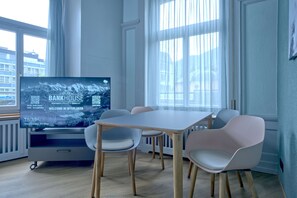 Living room /Sofa bed / dining area