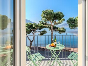 Sol, Design Intérieur, Sol, Appartement, Balcon, Plafond, Condominium, Chaise, Ombre, Porche