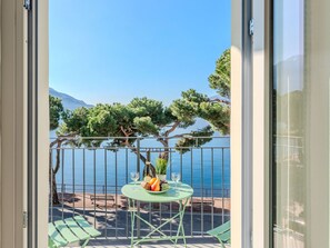 Sol, Design Intérieur, Sol, Appartement, Balcon, Plafond, Condominium, Chaise, Ombre, Porche