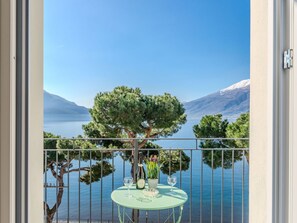 Sol, Design Intérieur, Sol, Appartement, Balcon, Plafond, Condominium, Chaise, Ombre, Porche