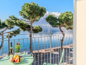 Sol, Design Intérieur, Sol, Appartement, Balcon, Plafond, Condominium, Chaise, Ombre, Porche