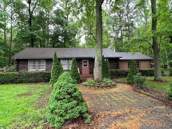 Crisfield Field Cabin house photo 1
