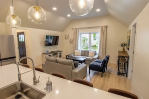 Main Level | Kitchen | Living Room