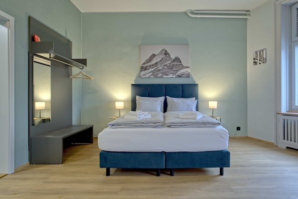 Living room / double bed / dining area / kitchen