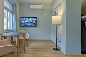 Living room / dining area / kitchen