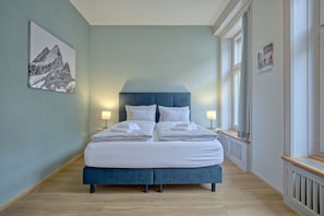 Living room / double bed / dining area / kitchen