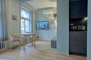 Living room / dining area / kitchen