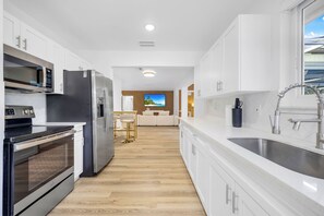 Full kitchen