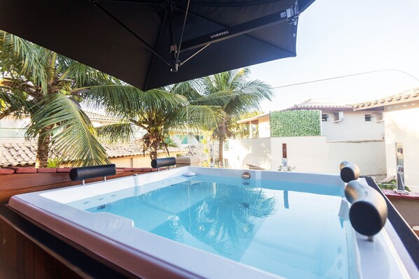 Bain à remous extérieur