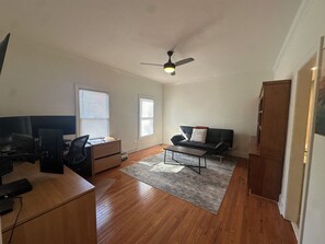 Lower level bedroom with en-suite bathroom 