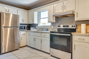 Kitchen | Drip Coffee Pot | Blender | Toaster