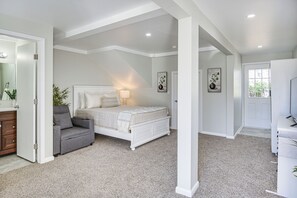Studio | Queen Bed | Mini-Split A/C & Heating Unit | Free WiFi | Linens Provided