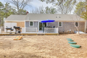 Large Backyard | Seating | Yard Games