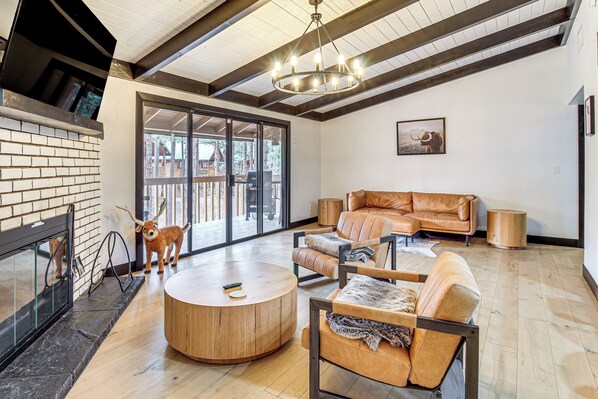 Pinetop Vacation Rental | 3BR | 2BA | Stairs Required | 1,578 Sq Ft