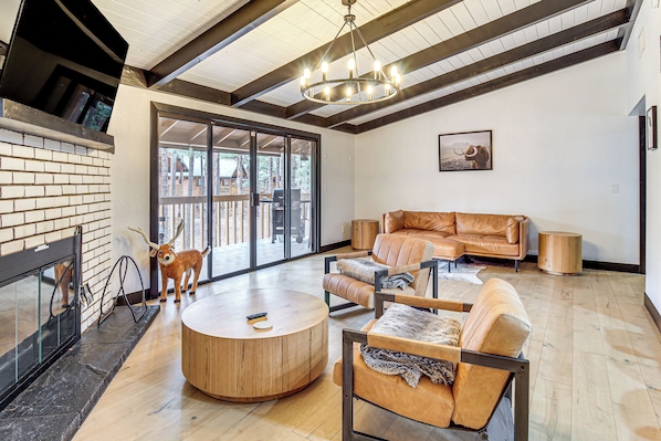Pinetop Vacation Rental | 3BR | 2BA | Stairs Required | 1,578 Sq Ft